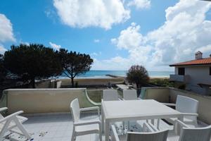 Villa sul mare "i delfini" piano primo