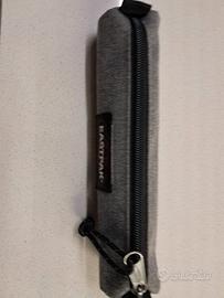 2 astucci eastpak praticamente nuovi
