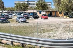 Piazzale e ufficio per vendita automezzi o simili