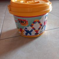 secchiello con costruzioni 