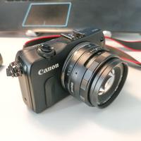 Canon EOS M con obbiettivo