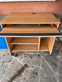 Scrivania porta PC con ruote e ripiano tastiera