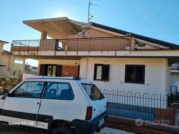 Ampio locale ad uso deposito o garage