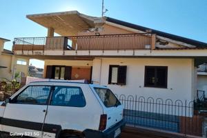 Ampio locale ad uso deposito o garage