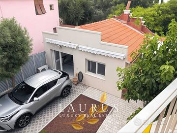 Villa di 175 m² con più di 5 locali e box auto a L