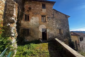 CASA INDIPENDENTE A CAMAIORE