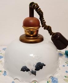 Lampadario vintage in vetro opalino decorato – Ott