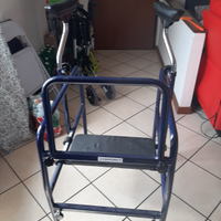 Deambulatore ascellare anziani