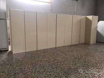 Cucina in legno e marmo