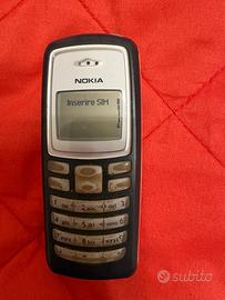Cellulare Nokia 2100,con caricabatteria originale,