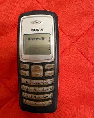 Cellulare Nokia 2100,con caricabatteria originale,