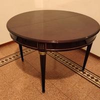 Tavolo rotondo con sedie stile "Impero"