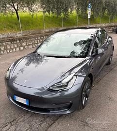 TESLA Model 3 - 2021