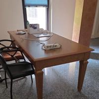 Tavolo con cassetti