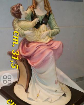 statua mamma con bambino serie Valentino