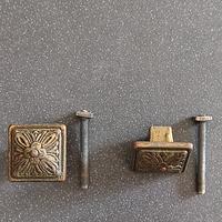 Coppia di maniglie in ottone per mobili antichi