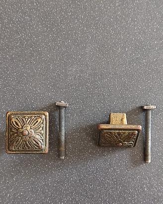 Coppia di maniglie in ottone per mobili antichi