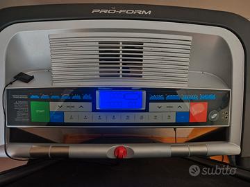 Tapis roulant motorizzato con inclinazione pedana