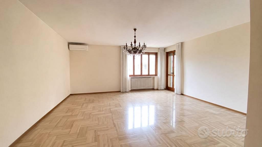 Appartamento di 147 m² con 4 locali e box auto dop