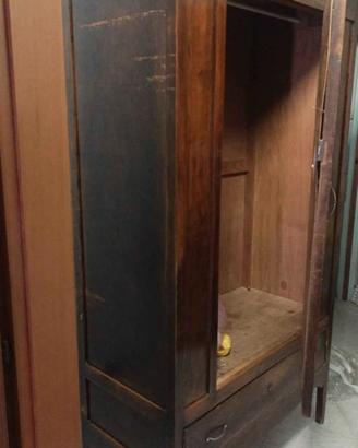 Armadio in legno antico secolare