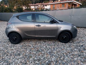 lancia Ypsilon 1.2 benzina  ok neopatentati 