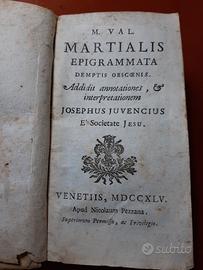 Libro antico del 1745 in latino