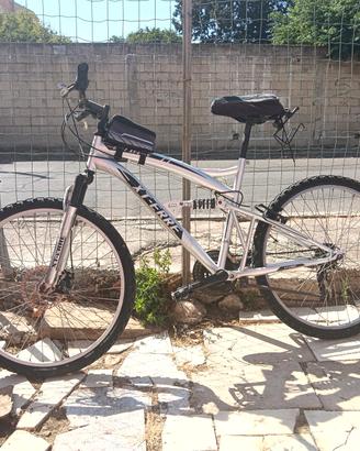 Bicicletta Mountain Bike 