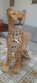 Leopardo seduto in porcellana