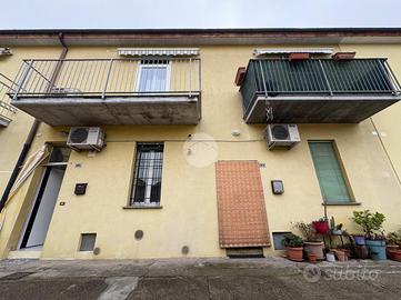 CASA SEMINDIPENDENTE A CREMONA