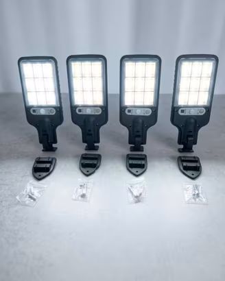 Set 4 Faretti Solari LED da Esterno con Sensore