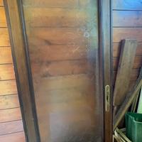 Porta scorrevole con guida. Vetro
