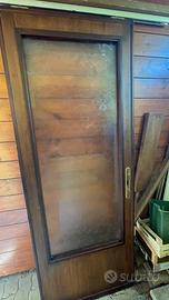 Porta scorrevole con guida. Vetro