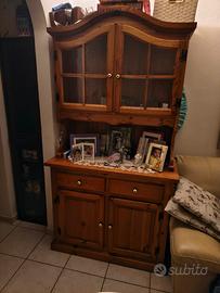 vetrina e tavolo 