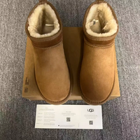 ❄️ UGG Mini Snow Boots, Castagna, Taglia 40