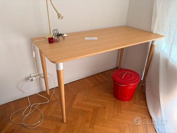Scrivania in legno