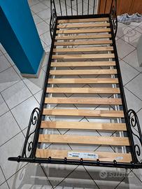 Letto da una piazza
in ferro battuto