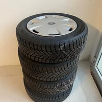 4 ruote complete di pneumatici 205 55 r16