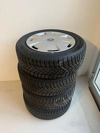 4 ruote complete di pneumatici 205 55 r16