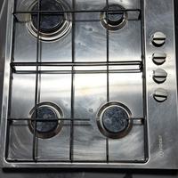 piastra 4 fuochi Indesit 