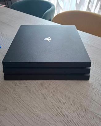 PS4 Pro 1TB + 2 Controller