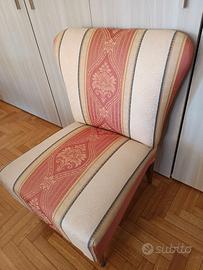Poltroncina classica in damasco.