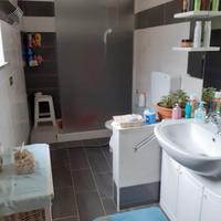 Casa indipendente immersa nel verde