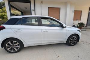Hyundai i20 1.2 84 CV benzina, 2015 euro 6 