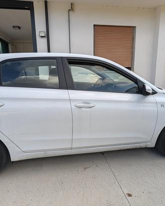 Hyundai i20 1.2 84 CV benzina, 2015 euro 6 