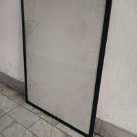 Cornice in tinta nero lucido con vetro 130x100 cm.