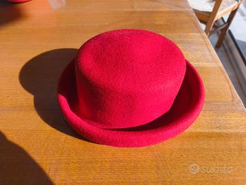 Cappello rosso vintage da donna a cilindro in lana