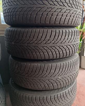 Pneumatici invernali lamellari NOKIAN 205/60/16