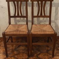 Due sedie in legno