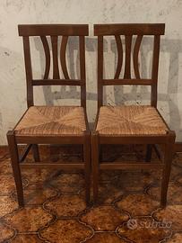 Due sedie in legno