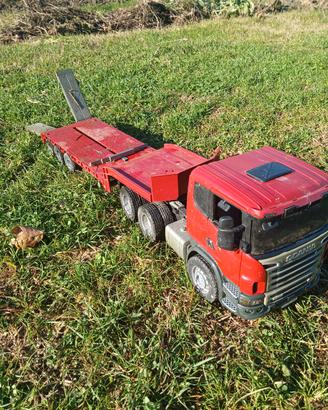 camion della scania  giocattolo 